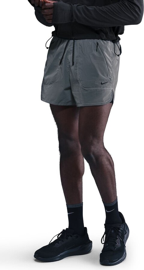 nike shorts with back pocket