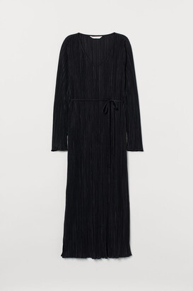 H&M MAMA Pleated Dress - Black