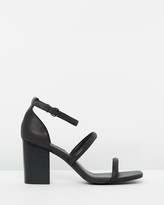 Thumbnail for your product : Senso Robbie VIII Leather Block Heels