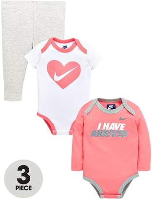 Nike Baby Girl 3 Piece Gift Set