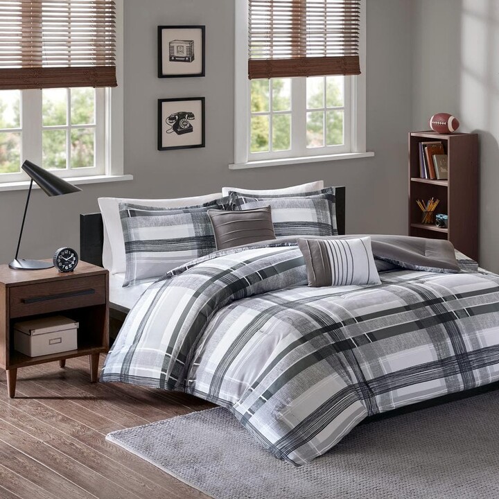 Intelligent Design Jax 4-Piece Black Twin Comforter Set