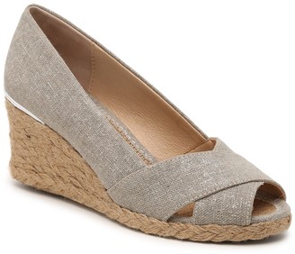Bailee wedge pump Clearance