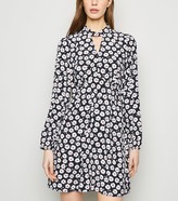 Thumbnail for your product : New Look Daisy Twist Neck Tunic Dress