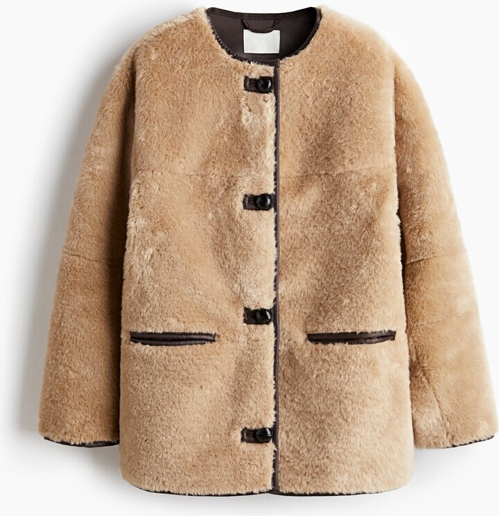 Fluffy jacket in Colour Beige