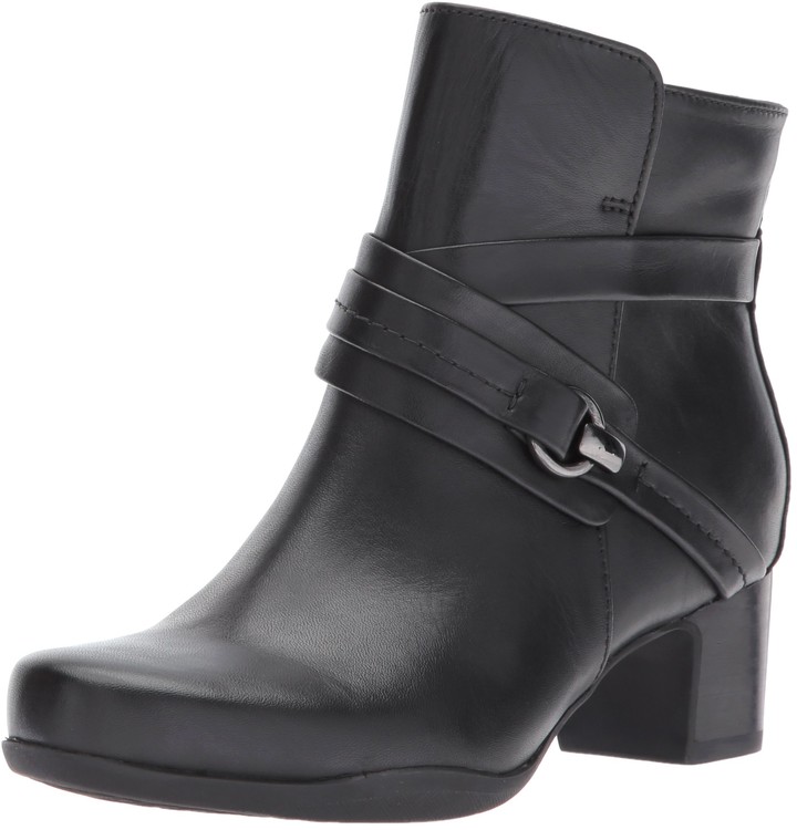 clarks artisan women's boots
