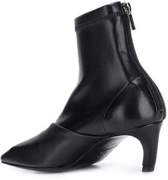 Low Classic zipped ankle boots