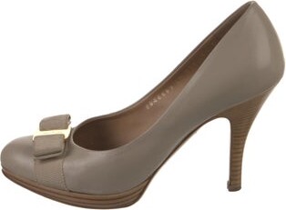 Ferragamo Vara Bow Accent Leather Pumps