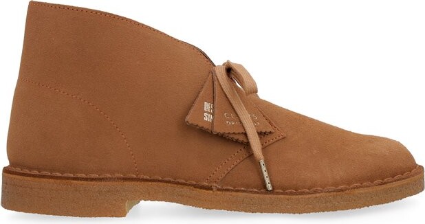 Clarks Round Toe Lace-Up Desert Boots