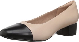 clarks pumps beige