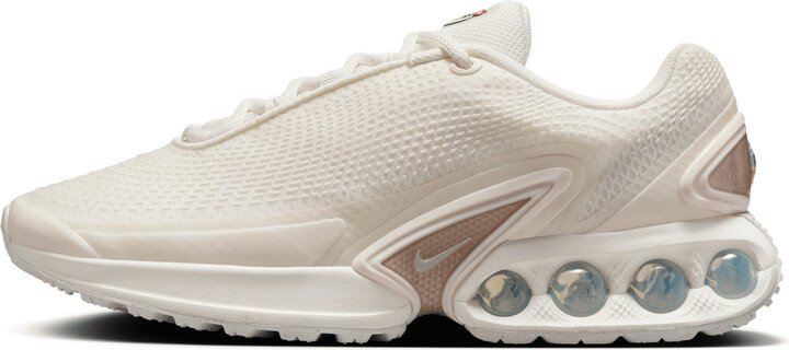 nike shoes dynamic support price