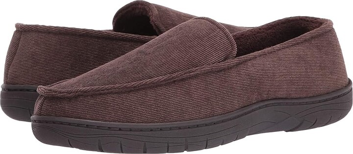The Best Pairs of Outdoor Slippers For Women - Brit + Co