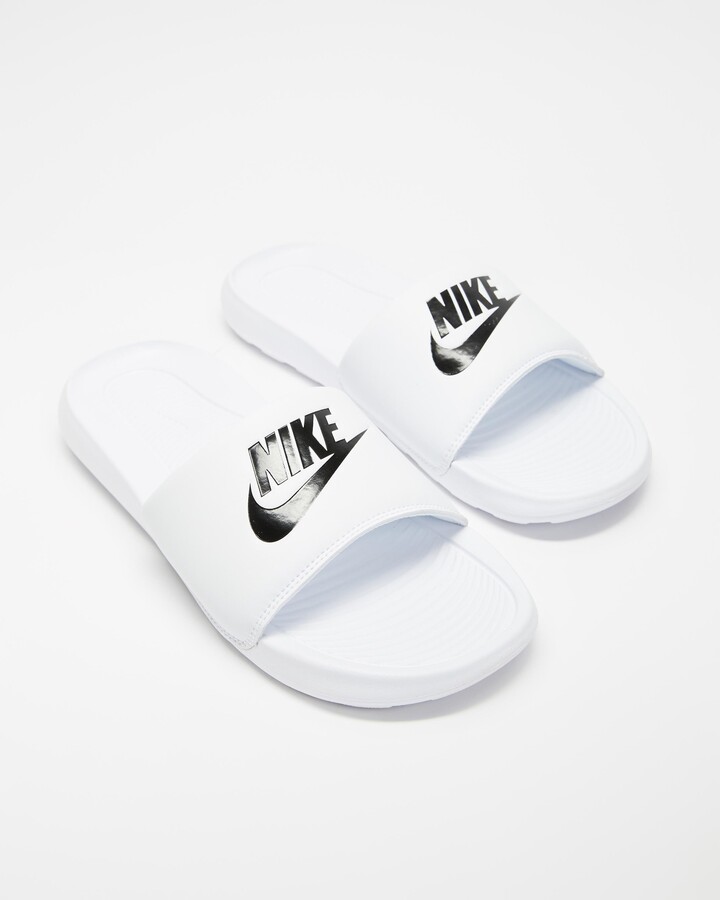 cute nike flip flops