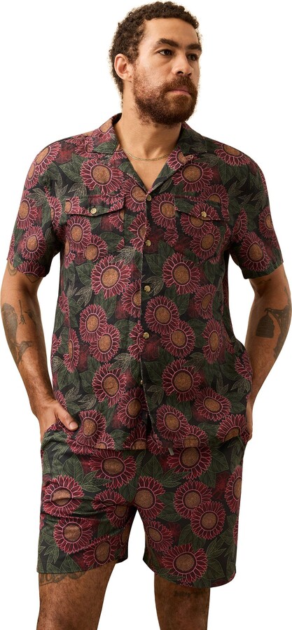 Faherty Men's Reserve Basque Short Sleeve Camp Shirt, Medium, Black Floral Road