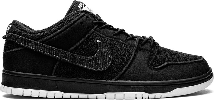 Nike x Gnarhunters SB Dunk Low sneakers