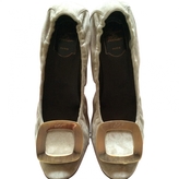 Thumbnail for your product : Roger Vivier Ecru Suede Heels