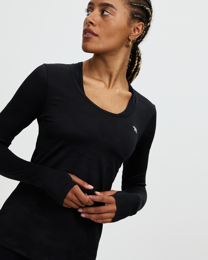 black long sleeve top with thumb holes
