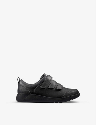 clarks black childrens shoes