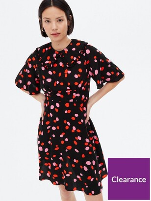 New Look Flutter Sleeve Mini Dress - Black Pattern