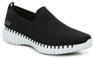 skechers go walk bungee closure sneakers