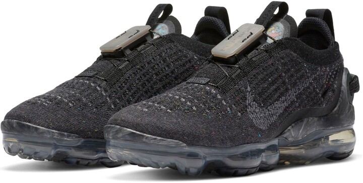 black vapormax shoes
