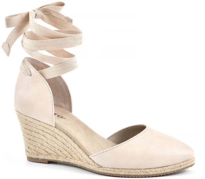 white mountain wedges