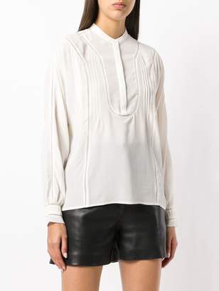 Closed buttoned blouse