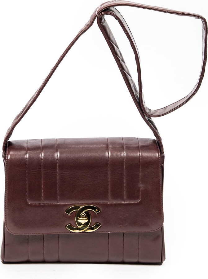 CHANEL Classic Large 13 Flap Chain Shoulder Bag Black Lambskin Leather  ref.920375 - Joli Closet