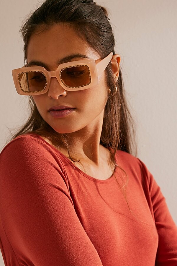 Chanel Pink Gradient Rimless Rhinestone CC Logo Sunglasses worn by Bella  Hadid Soho February 14, 2020
