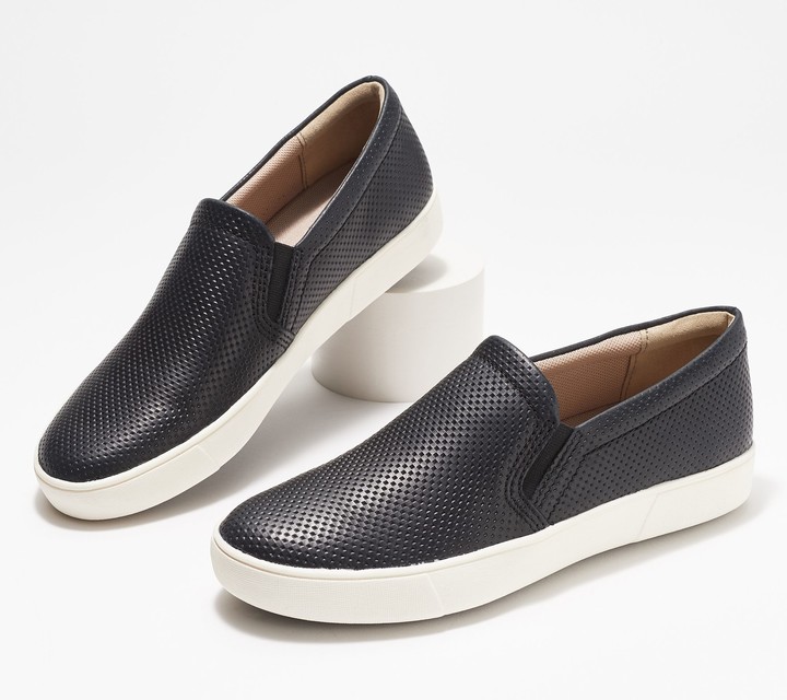 naturalizer yardley slip on sneaker