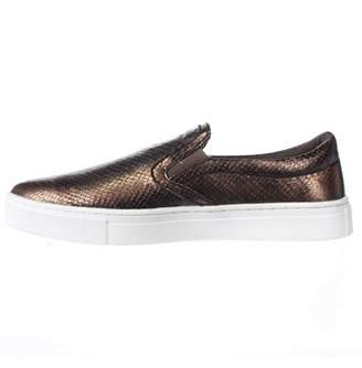 GUESS Womens Farilyn2 Low Top Slip On Fashion Sneakers.