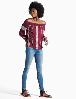 Lucky Brand OFF THE SHOULDER EMBROIDERED PEASANT TOP