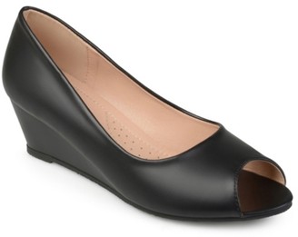 journee collection kova wedge pump