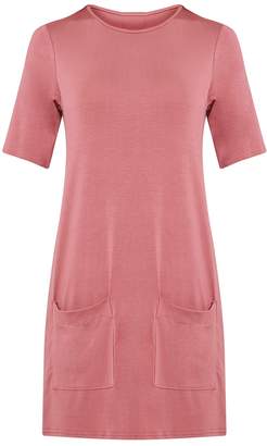 PrettyLittleThing Basic Rose Pocket Detail T Shirt Dress
