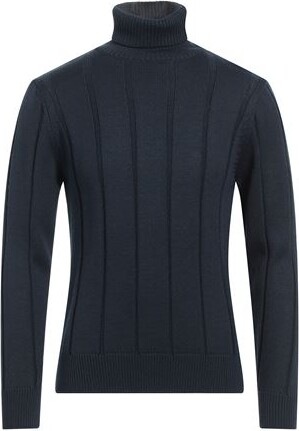 Out/fit Man Turtleneck