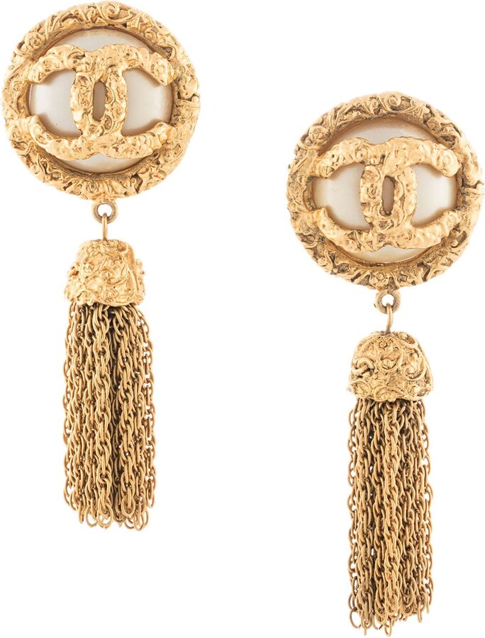 CHANEL Pre-Owned 1996 CC pearl-embellished clip-on Earrings - Farfetch