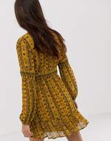 Thumbnail for your product : Moon River printed tie waist skater dress