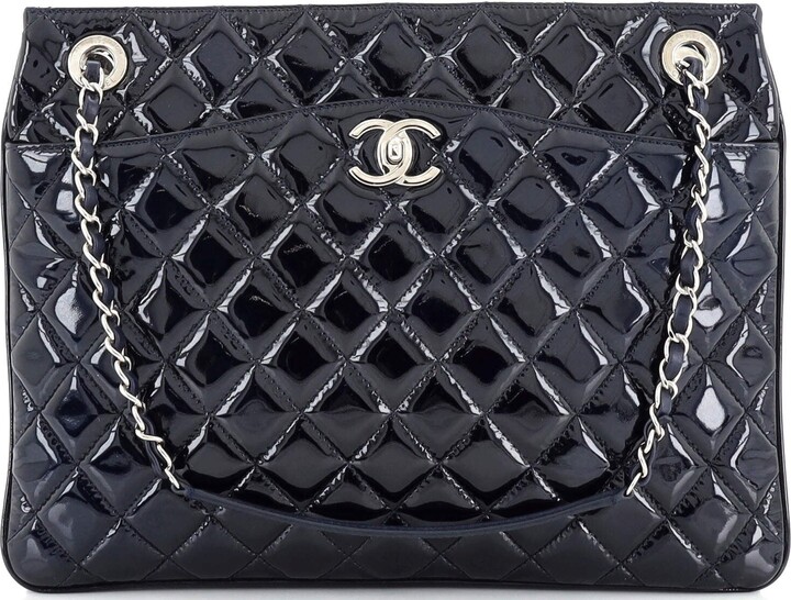  Chanel, Pre-Loved Black Patent Leather Round 'CC' Handbag,  Black : Luxury Stores