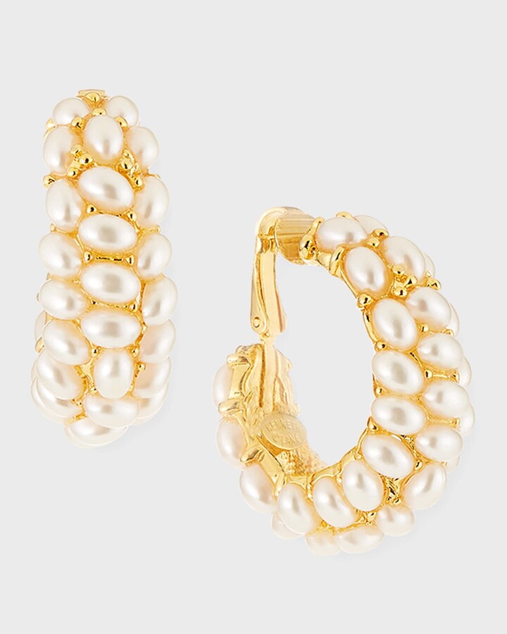 FAUX PEARLS Goldtone CLIP EARRINGS 240 RETAIL $13 NEW 1981 Vtg DANGLE CIRCLE w 