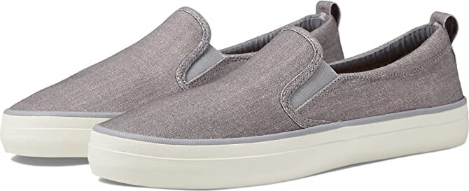sperry crest slip on