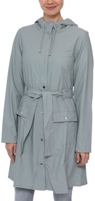 curve raincoat