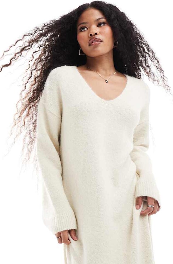 4th Reckless Petite wool mix fluffy knit v neck maxi jumper