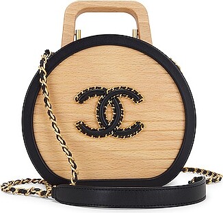 Chanel, Pre-Loved Black Patent Leather Round 'CC' Handbag, Black  : Luxury Stores