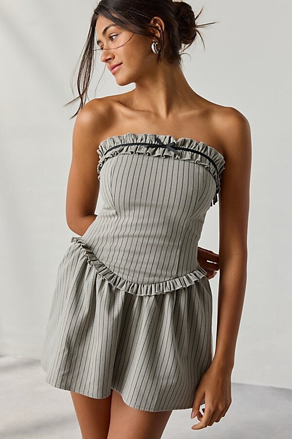 Kimchi & Blue Kimchi Blue Mad Love Strapless Basque Waist Ruffle Romper in Grey