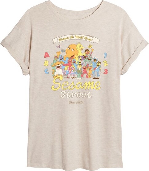 Sesame Street Women'sSesameStreetSSFamousGroupOversizedGraphicT-Shirt-Birch-Large