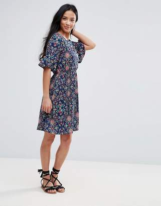 Yumi Petite Printed Dress With Frill Sleeves