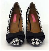 Thumbnail for your product : Isaac Mizrahi Black & White Houndstooth Pumps