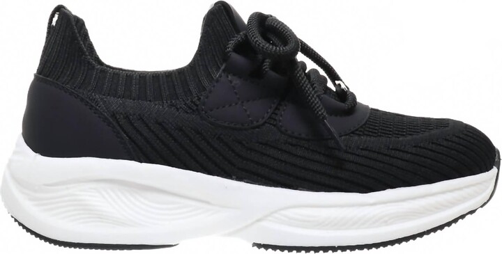 Outwoods Women's Stride-1 Shoes In Black