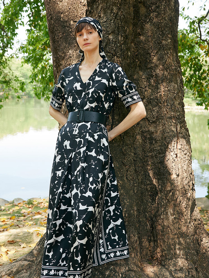 GOELIA 14 Momme Mulberry Silk Iris Print Women Maxi Dress With Belt - Black and White Combo Iris Print / XXS