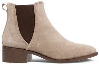 steve madden jinx bootie taupe