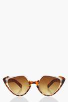 Thumbnail for your product : boohoo Este Statement Frame Cat Eye Sunglasses